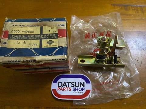 Datsun 1600 510 Bonnet Lock Nos Genuine Nissan