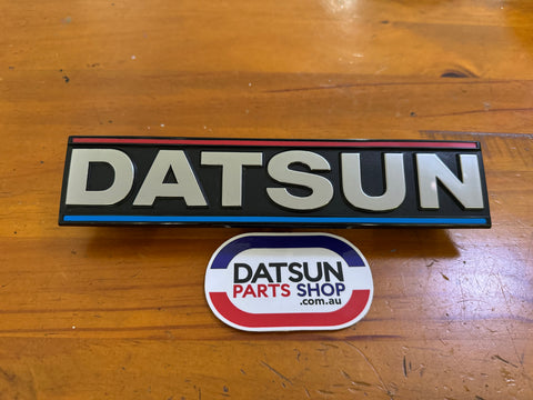 Datsun Grill Badge Suit Patrol 160 Nos Genuine Nissan