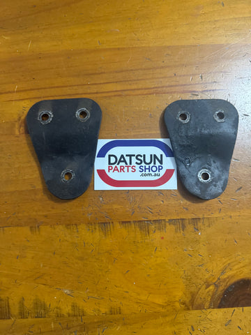 Datsun 1200 Leaf Spring Shackle Plate Pair Used Nissan